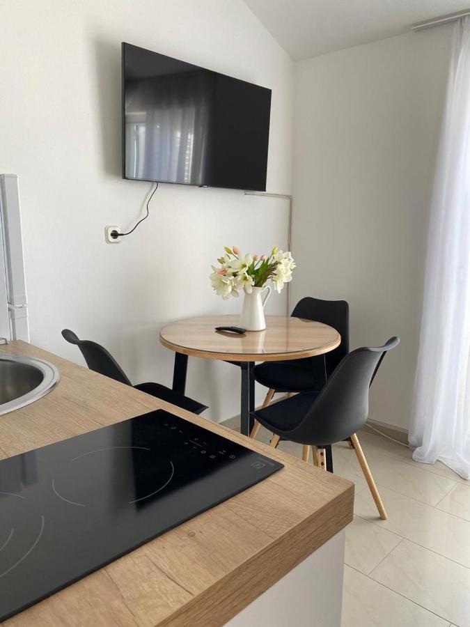 Apartmani Lozic Baska Voda Exterior photo