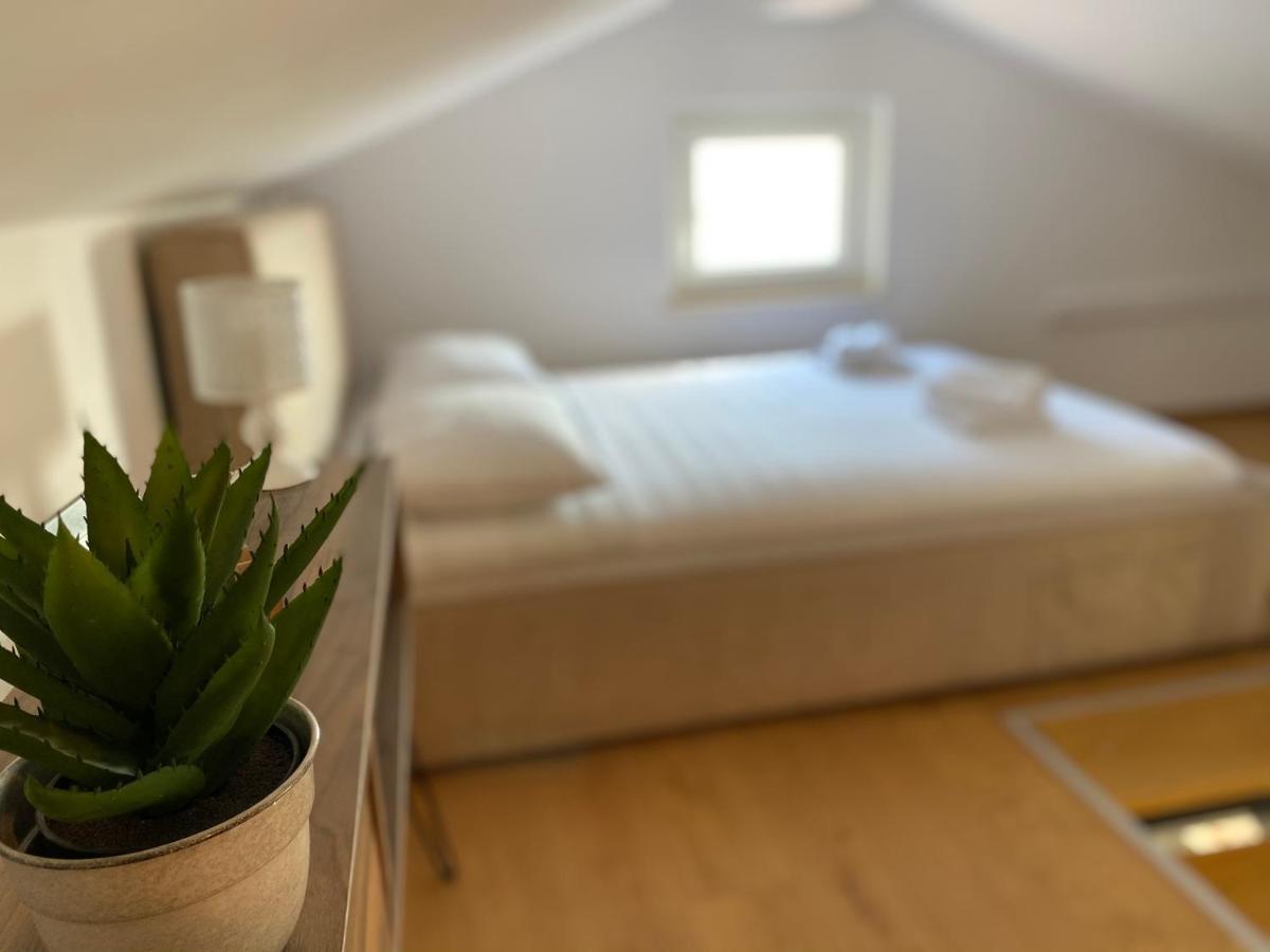 Apartmani Lozic Baska Voda Exterior photo