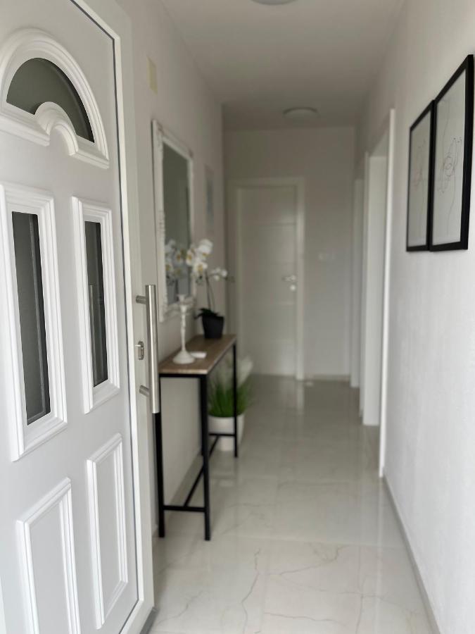 Apartmani Lozic Baska Voda Exterior photo