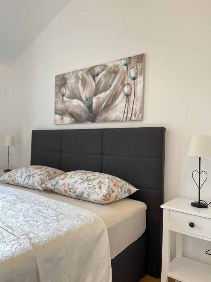 Apartmani Lozic Baska Voda Exterior photo