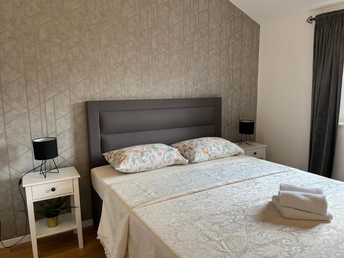 Apartmani Lozic Baska Voda Exterior photo
